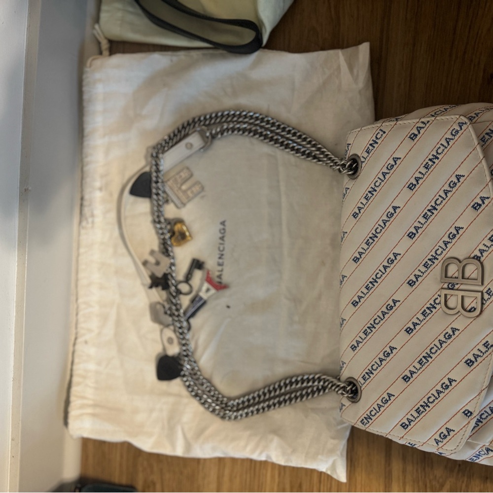 Balenciaga Cream Shoulder Bag with Chain Strap and Logo Print - Picture 4 of 7